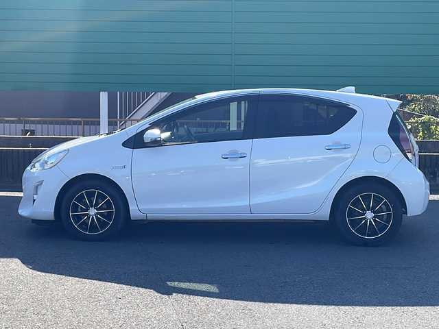 トヨタ アクア S スタイルブラック 茨城県 2017(平29)年 8万km ライムホワイトパールクリスタルシャイン ALPINEナビ/Bluetooth接続/ビルトインETC/ドライブレコーダ前後/シートヒーター/横滑り防止装置/レーンキープアシスト/衝突軽減システム/ナノイー搭載/オートライト/オートマチックハイビーム/純正LEDヘッドライト/社外15インチアルミホイール/純正フロアマット/スマートキー