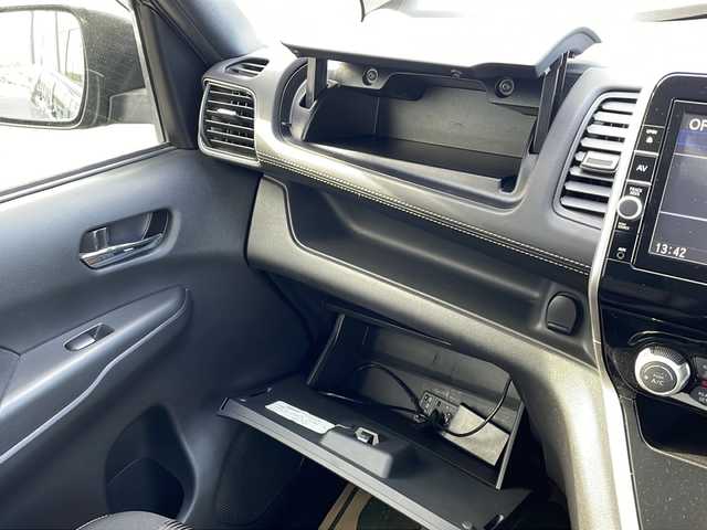 日産 セレナ ハイウェイスター Vセレクション 新潟県 2018(平30)年 9.4万km アズライトブルー 純正9インチナビ/(Bluetooth/AM/FM/CD/DVD)/純正フリップダウンモニター/両側パワースライドドア/アラウンドビューモニター/衝突被害軽減システム/バックカメラ/4WD/クルーズコントロール/エマージェンシーブレーキ/スタッドレスタイヤ/社外AW付夏タイヤ車載/LEDライト/ビルトインETC