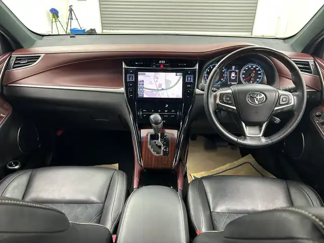 トヨタ ハリアー プレミアム 三重県 2017(平29)年 3.7万km スパークリングブラックパールクリスタルシャイン /禁煙車//アルパインナビ//バックカメラ//パワーバックドア//トヨタセーフティセンス//プリクラッシュセーフティ//オートマチックハイビーム//レーンディパーチャーアラート//運転席パワーシート//ETC//クルーズコントロール//コーナーセンサー