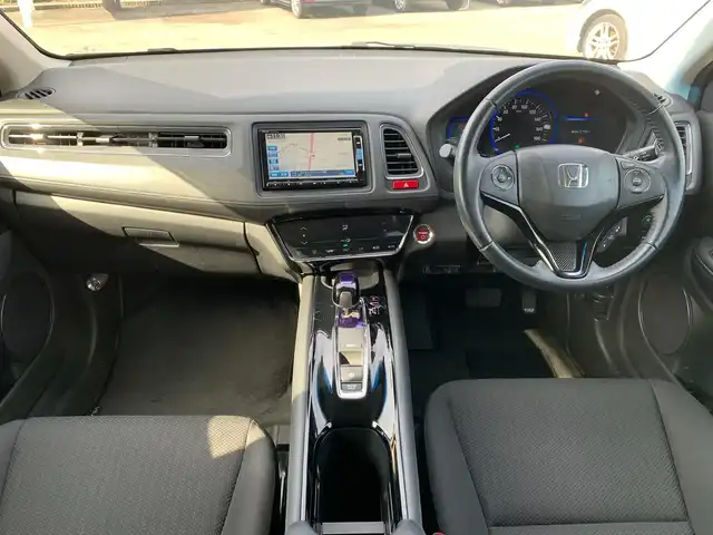 ホンダ ヴェゼル ハイブリッド X 福井県 2015(平27)年 11.3万km ホワイトオーキッドパール (株)IDOMが運営する【じしゃロン福井店】の自社ローン対象車両になります。こちらは現金またはオートローンご利用時の価格です。自社ローンご希望の方は別途その旨お申付け下さい/純正ナビ（CD・DVD・BT接続可）/フルセグテレビ/バックカメラ/ETC/クルーズコントロール/LEDヘッドライト