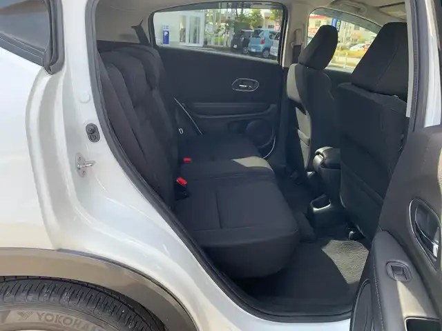 ホンダ ヴェゼル ハイブリッド X 福井県 2015(平27)年 11.3万km ホワイトオーキッドパール (株)IDOMが運営する【じしゃロン福井店】の自社ローン対象車両になります。こちらは現金またはオートローンご利用時の価格です。自社ローンご希望の方は別途その旨お申付け下さい/純正ナビ（CD・DVD・BT接続可）/フルセグテレビ/バックカメラ/ETC/クルーズコントロール/LEDヘッドライト