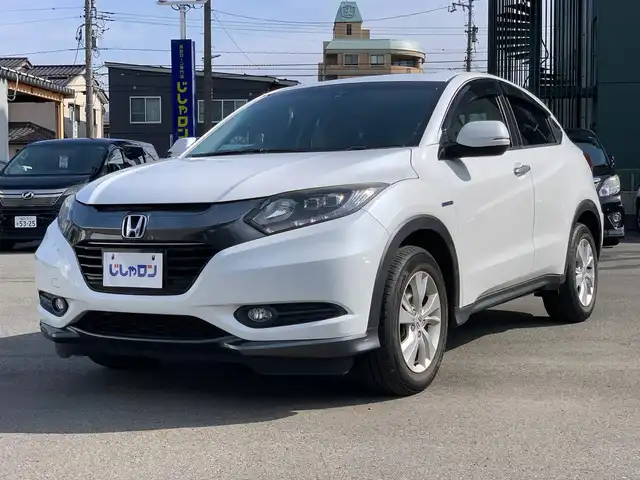 ホンダ ヴェゼル ハイブリッド X 福井県 2015(平27)年 11.3万km ホワイトオーキッドパール (株)IDOMが運営する【じしゃロン福井店】の自社ローン対象車両になります。こちらは現金またはオートローンご利用時の価格です。自社ローンご希望の方は別途その旨お申付け下さい/純正ナビ（CD・DVD・BT接続可）/フルセグテレビ/バックカメラ/ETC/クルーズコントロール/LEDヘッドライト