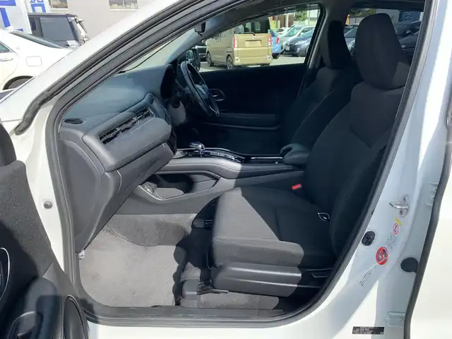 ホンダ ヴェゼル ハイブリッド X 福井県 2015(平27)年 11.3万km ホワイトオーキッドパール (株)IDOMが運営する【じしゃロン福井店】の自社ローン対象車両になります。こちらは現金またはオートローンご利用時の価格です。自社ローンご希望の方は別途その旨お申付け下さい/純正ナビ（CD・DVD・BT接続可）/フルセグテレビ/バックカメラ/ETC/クルーズコントロール/LEDヘッドライト