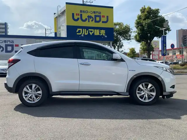 ホンダ ヴェゼル ハイブリッド X 福井県 2015(平27)年 11.3万km ホワイトオーキッドパール (株)IDOMが運営する【じしゃロン福井店】の自社ローン対象車両になります。こちらは現金またはオートローンご利用時の価格です。自社ローンご希望の方は別途その旨お申付け下さい/純正ナビ（CD・DVD・BT接続可）/フルセグテレビ/バックカメラ/ETC/クルーズコントロール/LEDヘッドライト