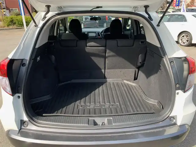 ホンダ ヴェゼル ハイブリッド X 福井県 2015(平27)年 11.3万km ホワイトオーキッドパール (株)IDOMが運営する【じしゃロン福井店】の自社ローン対象車両になります。こちらは現金またはオートローンご利用時の価格です。自社ローンご希望の方は別途その旨お申付け下さい/純正ナビ（CD・DVD・BT接続可）/フルセグテレビ/バックカメラ/ETC/クルーズコントロール/LEDヘッドライト