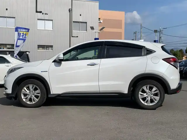 ホンダ ヴェゼル ハイブリッド X 福井県 2015(平27)年 11.3万km ホワイトオーキッドパール (株)IDOMが運営する【じしゃロン福井店】の自社ローン対象車両になります。こちらは現金またはオートローンご利用時の価格です。自社ローンご希望の方は別途その旨お申付け下さい/純正ナビ（CD・DVD・BT接続可）/フルセグテレビ/バックカメラ/ETC/クルーズコントロール/LEDヘッドライト