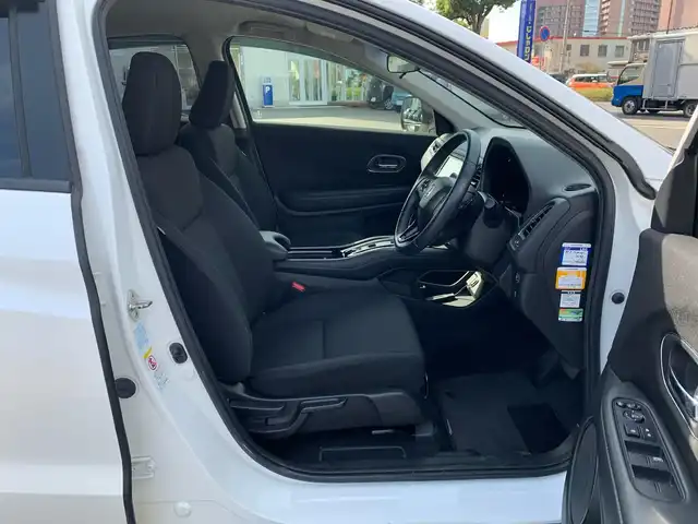 ホンダ ヴェゼル ハイブリッド X 福井県 2015(平27)年 11.3万km ホワイトオーキッドパール (株)IDOMが運営する【じしゃロン福井店】の自社ローン対象車両になります。こちらは現金またはオートローンご利用時の価格です。自社ローンご希望の方は別途その旨お申付け下さい/純正ナビ（CD・DVD・BT接続可）/フルセグテレビ/バックカメラ/ETC/クルーズコントロール/LEDヘッドライト