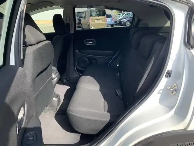 ホンダ ヴェゼル ハイブリッド X 福井県 2015(平27)年 11.3万km ホワイトオーキッドパール (株)IDOMが運営する【じしゃロン福井店】の自社ローン対象車両になります。こちらは現金またはオートローンご利用時の価格です。自社ローンご希望の方は別途その旨お申付け下さい/純正ナビ（CD・DVD・BT接続可）/フルセグテレビ/バックカメラ/ETC/クルーズコントロール/LEDヘッドライト