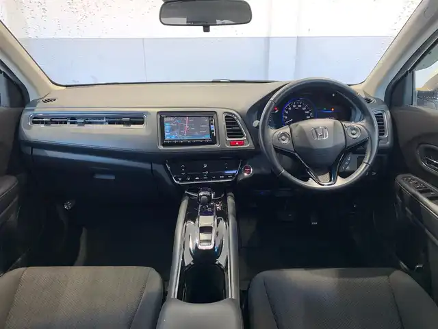 ホンダ ヴェゼル ハイブリッド X 福井県 2015(平27)年 11.3万km ホワイトオーキッドパール (株)IDOMが運営する【じしゃロン福井店】の自社ローン対象車両になります。こちらは現金ご利用時の価格です。/自社ローンご希望の方は別途その旨お申付け下さい。/純正ナビ/Bluetooth/フルセグTV/CD/DVD/バックカメラ/衝突被害軽減システム/クルーズコントロール/オートライト/ETC/純正アルミホイール/パドルシフト/電動パーキングブレーキ/ドアバイザー/ステアリングスイッチ/プッシュスタート/スマートキー/スペアキー/取扱説明書