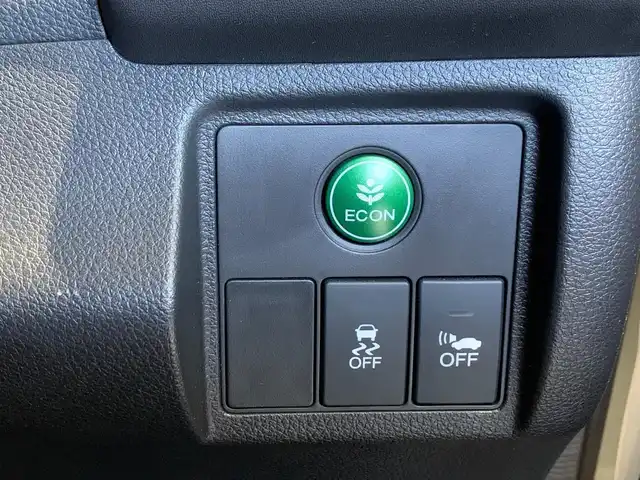 ホンダ ヴェゼル ハイブリッド X 福井県 2015(平27)年 11.3万km ホワイトオーキッドパール (株)IDOMが運営する【じしゃロン福井店】の自社ローン対象車両になります。こちらは現金ご利用時の価格です。/自社ローンご希望の方は別途その旨お申付け下さい。/純正ナビ/Bluetooth/フルセグTV/CD/DVD/バックカメラ/衝突被害軽減システム/クルーズコントロール/オートライト/ETC/純正アルミホイール/パドルシフト/電動パーキングブレーキ/ドアバイザー/ステアリングスイッチ/プッシュスタート/スマートキー/スペアキー/取扱説明書