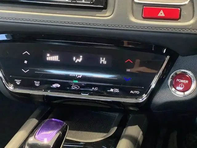 ホンダ ヴェゼル ハイブリッド X 福井県 2015(平27)年 11.3万km ホワイトオーキッドパール (株)IDOMが運営する【じしゃロン福井店】の自社ローン対象車両になります。こちらは現金ご利用時の価格です。/自社ローンご希望の方は別途その旨お申付け下さい。/純正ナビ/Bluetooth/フルセグTV/CD/DVD/バックカメラ/衝突被害軽減システム/クルーズコントロール/オートライト/ETC/純正アルミホイール/パドルシフト/電動パーキングブレーキ/ドアバイザー/ステアリングスイッチ/プッシュスタート/スマートキー/スペアキー/取扱説明書