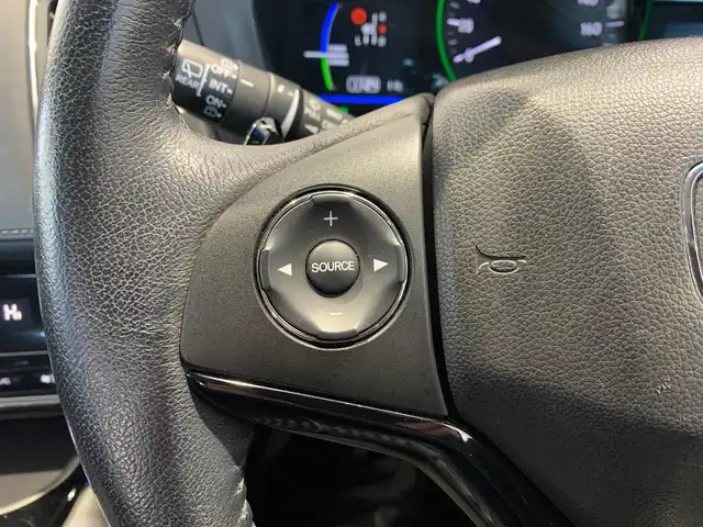 ホンダ ヴェゼル ハイブリッド X 福井県 2015(平27)年 11.3万km ホワイトオーキッドパール (株)IDOMが運営する【じしゃロン福井店】の自社ローン対象車両になります。こちらは現金ご利用時の価格です。/自社ローンご希望の方は別途その旨お申付け下さい。/純正ナビ/Bluetooth/フルセグTV/CD/DVD/バックカメラ/衝突被害軽減システム/クルーズコントロール/オートライト/ETC/純正アルミホイール/パドルシフト/電動パーキングブレーキ/ドアバイザー/ステアリングスイッチ/プッシュスタート/スマートキー/スペアキー/取扱説明書