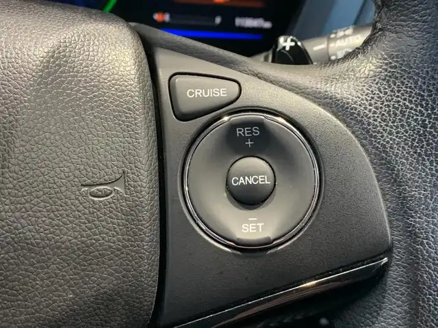 ホンダ ヴェゼル ハイブリッド X 福井県 2015(平27)年 11.3万km ホワイトオーキッドパール (株)IDOMが運営する【じしゃロン福井店】の自社ローン対象車両になります。こちらは現金ご利用時の価格です。/自社ローンご希望の方は別途その旨お申付け下さい。/純正ナビ/Bluetooth/フルセグTV/CD/DVD/バックカメラ/衝突被害軽減システム/クルーズコントロール/オートライト/ETC/純正アルミホイール/パドルシフト/電動パーキングブレーキ/ドアバイザー/ステアリングスイッチ/プッシュスタート/スマートキー/スペアキー/取扱説明書