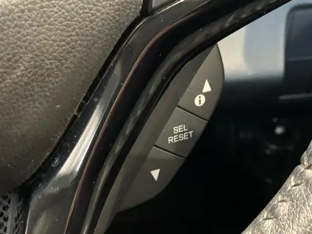 ホンダ ヴェゼル ハイブリッド X 福井県 2015(平27)年 11.3万km ホワイトオーキッドパール (株)IDOMが運営する【じしゃロン福井店】の自社ローン対象車両になります。こちらは現金ご利用時の価格です。/自社ローンご希望の方は別途その旨お申付け下さい。/純正ナビ/Bluetooth/フルセグTV/CD/DVD/バックカメラ/衝突被害軽減システム/クルーズコントロール/オートライト/ETC/純正アルミホイール/パドルシフト/電動パーキングブレーキ/ドアバイザー/ステアリングスイッチ/プッシュスタート/スマートキー/スペアキー/取扱説明書