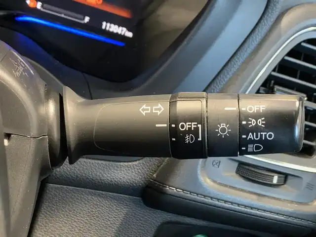 ホンダ ヴェゼル ハイブリッド X 福井県 2015(平27)年 11.3万km ホワイトオーキッドパール (株)IDOMが運営する【じしゃロン福井店】の自社ローン対象車両になります。こちらは現金ご利用時の価格です。/自社ローンご希望の方は別途その旨お申付け下さい。/純正ナビ/Bluetooth/フルセグTV/CD/DVD/バックカメラ/衝突被害軽減システム/クルーズコントロール/オートライト/ETC/純正アルミホイール/パドルシフト/電動パーキングブレーキ/ドアバイザー/ステアリングスイッチ/プッシュスタート/スマートキー/スペアキー/取扱説明書