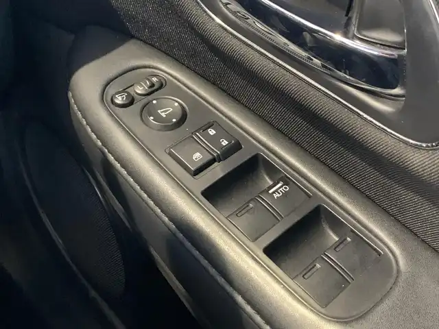 ホンダ ヴェゼル ハイブリッド X 福井県 2015(平27)年 11.3万km ホワイトオーキッドパール (株)IDOMが運営する【じしゃロン福井店】の自社ローン対象車両になります。こちらは現金ご利用時の価格です。/自社ローンご希望の方は別途その旨お申付け下さい。/純正ナビ/Bluetooth/フルセグTV/CD/DVD/バックカメラ/衝突被害軽減システム/クルーズコントロール/オートライト/ETC/純正アルミホイール/パドルシフト/電動パーキングブレーキ/ドアバイザー/ステアリングスイッチ/プッシュスタート/スマートキー/スペアキー/取扱説明書