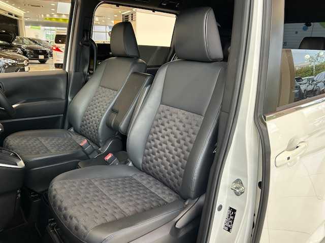 トヨタ ヴォクシー S－Z 埼玉県 2023(令5)年 3.9万km ホワイトパールクリスタルシャイン トヨタセーフティセンス/快適利便パッケージ/純正10.5インチディスプレイオーディオ/　　CD/DVD/BT/フルセグTV/純正13.2インチフリップダウンモニター/パノラミックビューモニター/両側パワースライドドア/パワーバックドア/レーダークルーズコントロール/3眼LEDオートライト/ハーフレザーシート/シートヒーター/純正16インチAW/デジタルインナーミラー/プッシュスタート/ETC/禁煙車