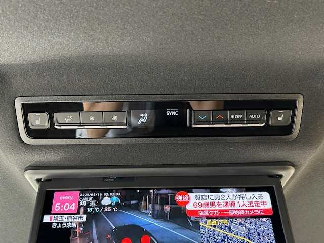 トヨタ ヴォクシー S－Z 埼玉県 2023(令5)年 3.9万km ホワイトパールクリスタルシャイン トヨタセーフティセンス/快適利便パッケージ/純正10.5インチディスプレイオーディオ/　　CD/DVD/BT/フルセグTV/純正13.2インチフリップダウンモニター/パノラミックビューモニター/両側パワースライドドア/パワーバックドア/レーダークルーズコントロール/3眼LEDオートライト/ハーフレザーシート/シートヒーター/純正16インチAW/デジタルインナーミラー/プッシュスタート/ETC/禁煙車