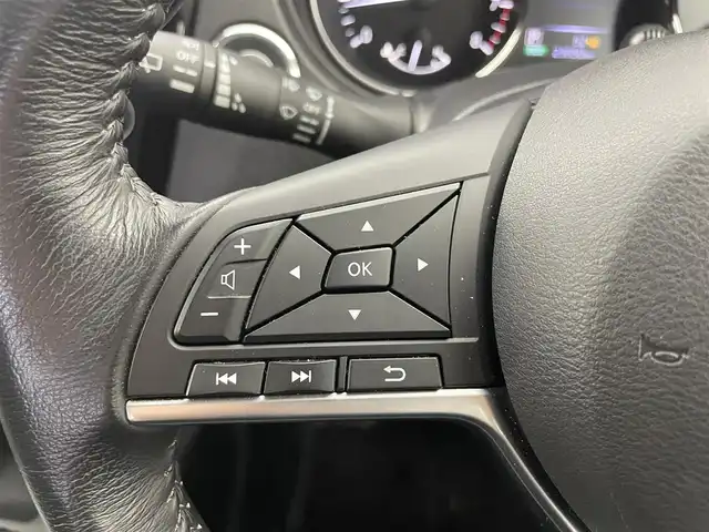 日産 エクストレイル 20Xi 富山県 2018(平30)年 2.4万km ダイヤモンドブラック 純正ナビ（AM/FM/DVD/BT/フルセグ）/全方位カメラ/ドライブレコーダー/ETC/デジタルインナーミラー/レザーシート/衝突被害軽減システム/レーダークルーズコントロール/レーンキープアシスト/コーナーセンサー/横滑り防止装置/アイドリングストップ/純正アルミホイール/純正フロアマット/パワーバックドア/オートLEDライト/オートホールド付電子パーキング/革巻きステアリング/ステアリングスイッチ/スマートキー/スペアキー