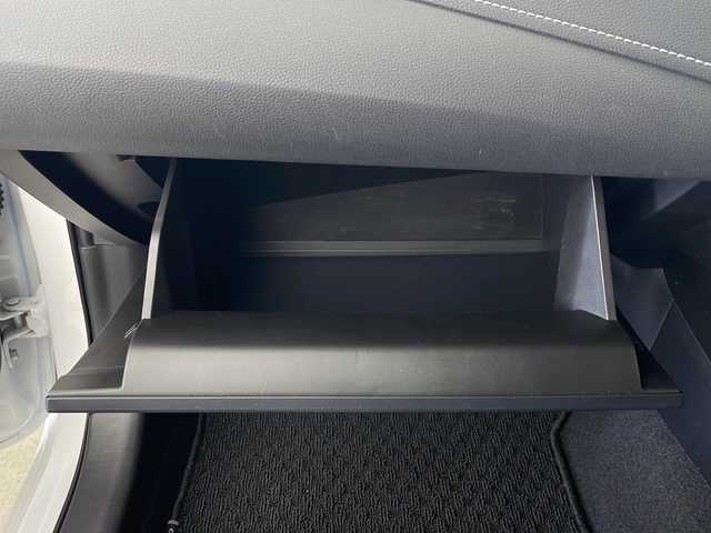 トヨタ カローラ スポーツ G 秋田県 2020(令2)年 3.9万km プラチナホワイトパールマイカ 4WD/モデリスタエアロ/トヨタセーフティセンス/純正ナビ/　（フルセグTV/Bluetooth/Miracast）/バックカメラ/革巻きハンドル/ステアリングスイッチ/クルーズコントロール/ETC/ドライブレコーダー/純正フロアマット/純正16インチアルミホイール/クリアランスソナー/LEDライト/オートライト/オートハイビーム/スマートキー/スペアキー