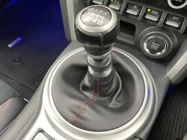 スバル ＢＲＺ S 富山県 2016(平28)年 4.6万km WRブルーパール carrozzeriaメモリナビ /フルセグTV/DVD/Bluetooth/バックカメラ/ETC/ハーフレザー/シートヒーター /クルコン/スマートキー/プッシュスタート/LEDオートライト /純正フロアマット/GPSレーダー Lei04×霧島レイ