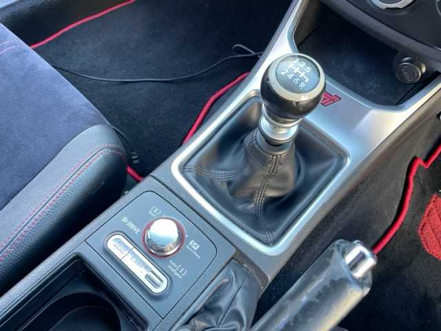 スバル インプレッサ ＷＲＸ STi 神奈川県 2012(平24)年 15.1万km WRブルーマイカ 4WDターボ/社外HDDナビ【AVIC-ZH99】/・DTV/CD/DVD/MSV/BT/バックカメラ/ハーフレザーシート/D席パワーシート/リアスポイラー/社外18インチAW【BSJ】/社外マフラー【フジツボ】/ドライブレコーダー/ETC/横滑り防止機能/革巻きステアリング/プッシュEgスタート/ストップ/スマートキー×2/純正HIDヘッドライト/フロント/バックフォグ/ターンランプ付き電動格納ドアミラー/社外フロアマット