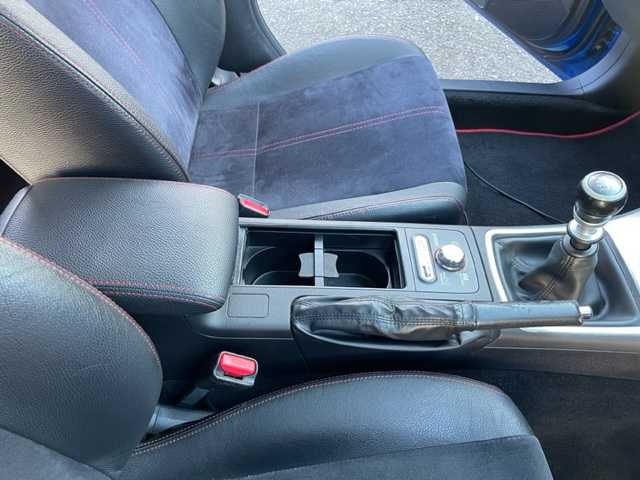 スバル インプレッサ ＷＲＸ STi 神奈川県 2012(平24)年 15.1万km WRブルーマイカ 4WDターボ/社外HDDナビ【AVIC-ZH99】/・DTV/CD/DVD/MSV/BT/バックカメラ/ハーフレザーシート/D席パワーシート/リアスポイラー/社外18インチAW【BSJ】/社外マフラー【フジツボ】/ドライブレコーダー/ETC/横滑り防止機能/革巻きステアリング/プッシュEgスタート/ストップ/スマートキー×2/純正HIDヘッドライト/フロント/バックフォグ/ターンランプ付き電動格納ドアミラー/社外フロアマット