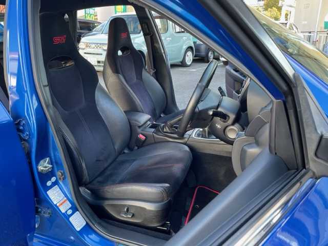 スバル インプレッサ ＷＲＸ STi 神奈川県 2012(平24)年 15.1万km WRブルーマイカ 4WDターボ/社外HDDナビ【AVIC-ZH99】/・DTV/CD/DVD/MSV/BT/バックカメラ/ハーフレザーシート/D席パワーシート/リアスポイラー/社外18インチAW【BSJ】/社外マフラー【フジツボ】/ドライブレコーダー/ETC/横滑り防止機能/革巻きステアリング/プッシュEgスタート/ストップ/スマートキー×2/純正HIDヘッドライト/フロント/バックフォグ/ターンランプ付き電動格納ドアミラー/社外フロアマット