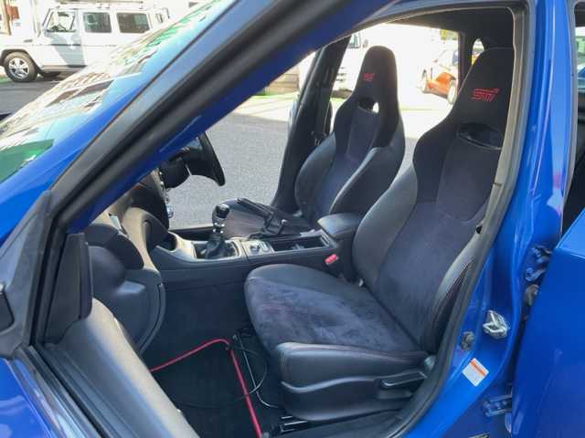 スバル インプレッサ ＷＲＸ STi 神奈川県 2012(平24)年 15.1万km WRブルーマイカ 4WDターボ/社外HDDナビ【AVIC-ZH99】/・DTV/CD/DVD/MSV/BT/バックカメラ/ハーフレザーシート/D席パワーシート/リアスポイラー/社外18インチAW【BSJ】/社外マフラー【フジツボ】/ドライブレコーダー/ETC/横滑り防止機能/革巻きステアリング/プッシュEgスタート/ストップ/スマートキー×2/純正HIDヘッドライト/フロント/バックフォグ/ターンランプ付き電動格納ドアミラー/社外フロアマット