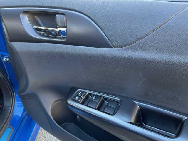 スバル インプレッサ ＷＲＸ STi 神奈川県 2012(平24)年 15.1万km WRブルーマイカ 4WDターボ/社外HDDナビ【AVIC-ZH99】/・DTV/CD/DVD/MSV/BT/バックカメラ/ハーフレザーシート/D席パワーシート/リアスポイラー/社外18インチAW【BSJ】/社外マフラー【フジツボ】/ドライブレコーダー/ETC/横滑り防止機能/革巻きステアリング/プッシュEgスタート/ストップ/スマートキー×2/純正HIDヘッドライト/フロント/バックフォグ/ターンランプ付き電動格納ドアミラー/社外フロアマット