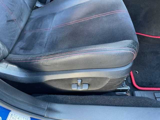 スバル インプレッサ ＷＲＸ STi 神奈川県 2012(平24)年 15.1万km WRブルーマイカ 4WDターボ/社外HDDナビ【AVIC-ZH99】/・DTV/CD/DVD/MSV/BT/バックカメラ/ハーフレザーシート/D席パワーシート/リアスポイラー/社外18インチAW【BSJ】/社外マフラー【フジツボ】/ドライブレコーダー/ETC/横滑り防止機能/革巻きステアリング/プッシュEgスタート/ストップ/スマートキー×2/純正HIDヘッドライト/フロント/バックフォグ/ターンランプ付き電動格納ドアミラー/社外フロアマット