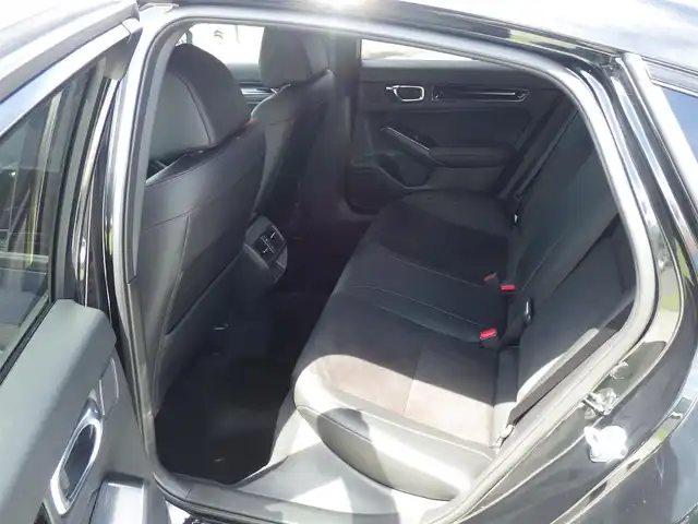 ホンダ シビック e:HEV 千葉県 2022(令4)年 2.2万km クリスタルブラックパール ホンダセンシング/・衝突軽減ブレーキ（CMBS）/・車線維持支援システム（LKAS）/・アダプティブクルーズコントロール（ACC）/・後方誤発進抑制機能/・誤発進抑制機能/運転席パワーシート/ハーフレザーシート/ワイヤレス充電/9インチ純正コネクトナビ/地デジTV/【Bluetooth接続】/バックカメラ/ドライブレコーダー（DRH-224SD）/社外レーダー（AR-33）/革巻きステアリング/ステアリングスイッチ/パドルシフト/ETC/LEDヘッドライト/フォグライト/ウインカーミラー/コーナーセンサー/純正18インチアルミホイル/サイド/カーテンエアバッグ/Honda スマートキー