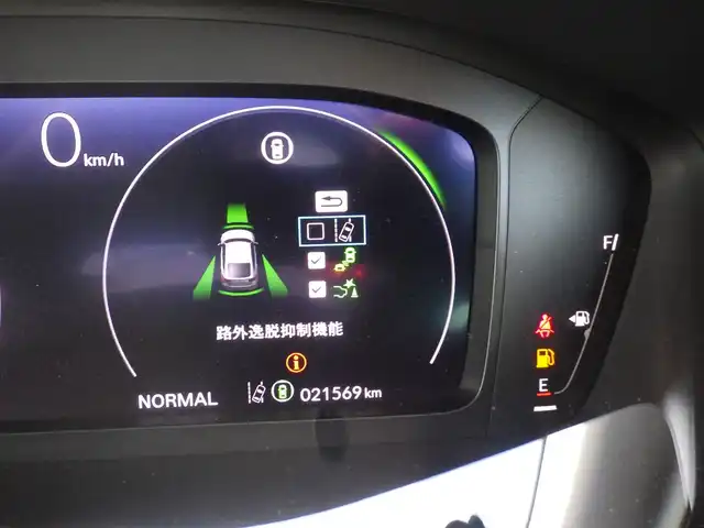 ホンダ シビック e:HEV 千葉県 2022(令4)年 2.2万km クリスタルブラックパール ホンダセンシング/・衝突軽減ブレーキ（CMBS）/・車線維持支援システム（LKAS）/・アダプティブクルーズコントロール（ACC）/・後方誤発進抑制機能/・誤発進抑制機能/運転席パワーシート/ハーフレザーシート/ワイヤレス充電/9インチ純正コネクトナビ/地デジTV/【Bluetooth接続】/バックカメラ/ドライブレコーダー（DRH-224SD）/社外レーダー（AR-33）/革巻きステアリング/ステアリングスイッチ/パドルシフト/ETC/LEDヘッドライト/フォグライト/ウインカーミラー/コーナーセンサー/純正18インチアルミホイル/サイド/カーテンエアバッグ/Honda スマートキー