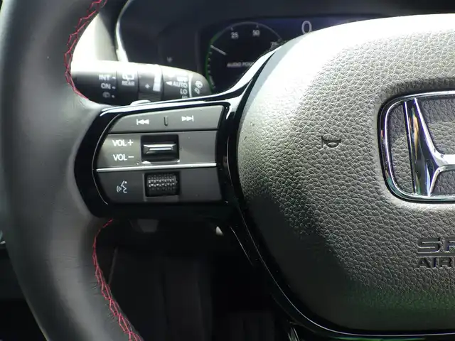 ホンダ シビック e:HEV 千葉県 2022(令4)年 2.2万km クリスタルブラックパール ホンダセンシング/・衝突軽減ブレーキ（CMBS）/・車線維持支援システム（LKAS）/・アダプティブクルーズコントロール（ACC）/・後方誤発進抑制機能/・誤発進抑制機能/運転席パワーシート/ハーフレザーシート/ワイヤレス充電/9インチ純正コネクトナビ/地デジTV/【Bluetooth接続】/バックカメラ/ドライブレコーダー（DRH-224SD）/社外レーダー（AR-33）/革巻きステアリング/ステアリングスイッチ/パドルシフト/ETC/LEDヘッドライト/フォグライト/ウインカーミラー/コーナーセンサー/純正18インチアルミホイル/サイド/カーテンエアバッグ/Honda スマートキー