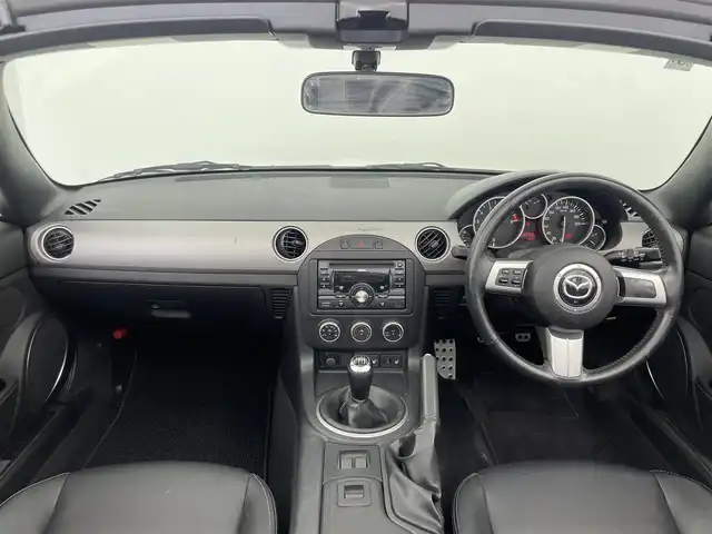 マツダ ロードスター RS RHT 群馬県 2010(平22)年 6.9万km クリスタルホワイトパールマイカ レザーパッケージ/・サイドドアトリムアームレストソフトパッド（合成皮革）/・シート材質　本革（ブラック）/・センターコンソールリッドソフトパッド（合成皮革）/・シートヒーター（温度５段調整機能付）/・シフトノブ本革巻（アルミリング付）/＝＝＝＝/6MT/電動開閉ハードトップ/スマートキー /HIDヘッドライト/フロントフォグランプ /純正17インチAW/社外クラリオンオーディオ