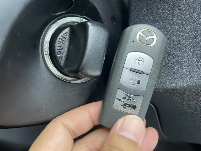 マツダ ロードスター RS RHT 群馬県 2010(平22)年 6.9万km クリスタルホワイトパールマイカ レザーパッケージ/・サイドドアトリムアームレストソフトパッド（合成皮革）/・シート材質　本革（ブラック）/・センターコンソールリッドソフトパッド（合成皮革）/・シートヒーター（温度５段調整機能付）/・シフトノブ本革巻（アルミリング付）/＝＝＝＝/6MT/電動開閉ハードトップ/スマートキー /HIDヘッドライト/フロントフォグランプ /純正17インチAW/社外クラリオンオーディオ