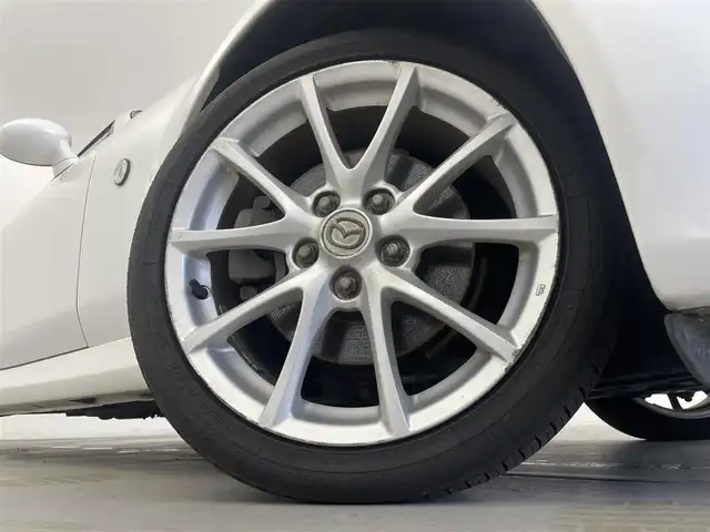 マツダ ロードスター RS RHT 群馬県 2010(平22)年 6.9万km クリスタルホワイトパールマイカ レザーパッケージ/・サイドドアトリムアームレストソフトパッド（合成皮革）/・シート材質　本革（ブラック）/・センターコンソールリッドソフトパッド（合成皮革）/・シートヒーター（温度５段調整機能付）/・シフトノブ本革巻（アルミリング付）/＝＝＝＝/6MT/電動開閉ハードトップ/スマートキー /HIDヘッドライト/フロントフォグランプ /純正17インチAW/社外クラリオンオーディオ