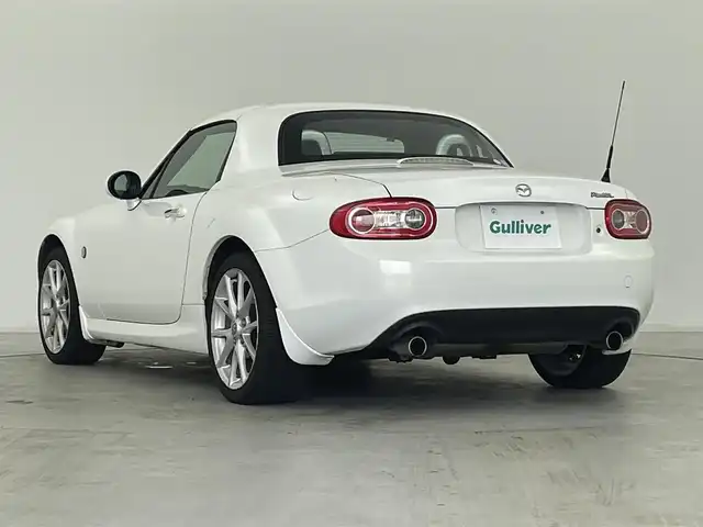 マツダ ロードスター RS RHT 群馬県 2010(平22)年 6.9万km クリスタルホワイトパールマイカ レザーパッケージ/・サイドドアトリムアームレストソフトパッド（合成皮革）/・シート材質　本革（ブラック）/・センターコンソールリッドソフトパッド（合成皮革）/・シートヒーター（温度５段調整機能付）/・シフトノブ本革巻（アルミリング付）/＝＝＝＝/6MT/電動開閉ハードトップ/スマートキー /HIDヘッドライト/フロントフォグランプ /純正17インチAW/社外クラリオンオーディオ