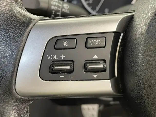 マツダ ロードスター RS RHT 群馬県 2010(平22)年 6.9万km クリスタルホワイトパールマイカ レザーパッケージ/・サイドドアトリムアームレストソフトパッド（合成皮革）/・シート材質　本革（ブラック）/・センターコンソールリッドソフトパッド（合成皮革）/・シートヒーター（温度５段調整機能付）/・シフトノブ本革巻（アルミリング付）/＝＝＝＝/6MT/電動開閉ハードトップ/スマートキー /HIDヘッドライト/フロントフォグランプ /純正17インチAW/社外クラリオンオーディオ