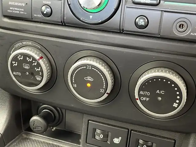 マツダ ロードスター RS RHT 群馬県 2010(平22)年 6.9万km クリスタルホワイトパールマイカ レザーパッケージ/・サイドドアトリムアームレストソフトパッド（合成皮革）/・シート材質　本革（ブラック）/・センターコンソールリッドソフトパッド（合成皮革）/・シートヒーター（温度５段調整機能付）/・シフトノブ本革巻（アルミリング付）/＝＝＝＝/6MT/電動開閉ハードトップ/スマートキー /HIDヘッドライト/フロントフォグランプ /純正17インチAW/社外クラリオンオーディオ