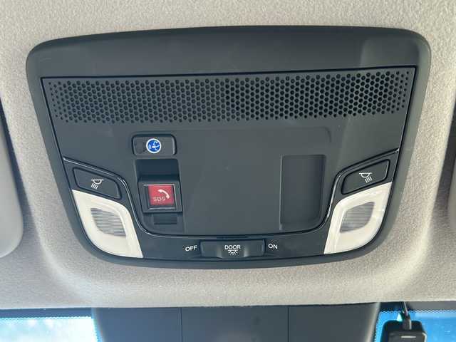 ホンダ フィット e:HEVクロスター 神奈川県 2020(令2)年 5.6万km サーフブルー/ブラック ワンオーナー/純正ナビ/（CD/DVD/AM/FM/SD/USB/AUX/BT/フルセグTV)/バックカメラ/前後ドライブレコーダー/オプション静止画撮影機能/ETC2.0/レーダークルーズコントロール/電動パーキングブレーキ/コーナーセンサー/横滑り防止装置/路外逸脱抑制機能/踏み間違い衝突軽減システム/ABS/ドアバイザー/ISOFIX/純正フロアマット/純正アルミホイール/スペアキー×１/保証書/取扱説明書