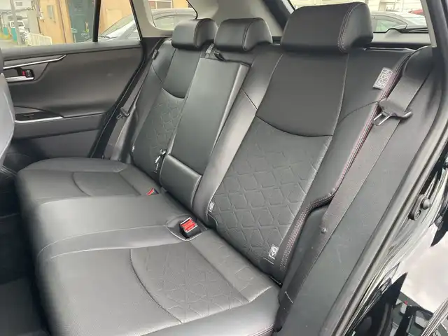 トヨタ ＲＡＶ４ アドベンチャー オフロードPKGⅡ 神奈川県 2024(令6)年 1.7万km アティチュードブラックマイカ 純正ディスプレイオーディオ/Bluetooth/AppleCarPlay/AndroidAuto/追従式クルーズコントロール/全周囲カメラ/純正ドライブレコーダー/電動リアゲート/パワーシート/シートヒーター/エアシート/ステアリングヒーター/ルーフレール/ETC2.0/LEDヘッドライト/フォグランプ/オートブレーキホールド/ダウンヒルアシストコントロール/オートマチックハイビーム/コーナーセンサー/リフトアップ/横滑り防止装置/レーンキープアシスト/純正フロアマット/純正アルミホイール/盗難防止装置/カーテンエアバック