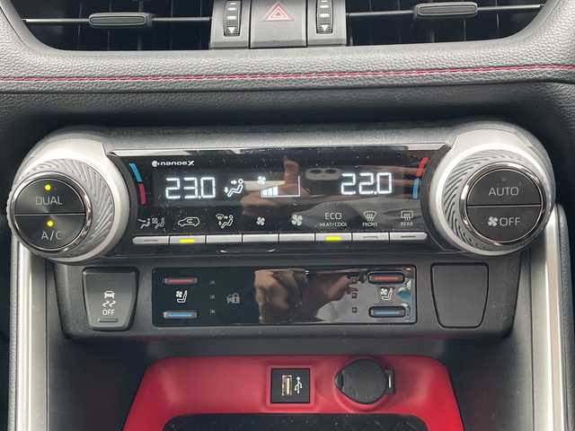 トヨタ ＲＡＶ４ アドベンチャー オフロードPKGⅡ 神奈川県 2024(令6)年 1.7万km アティチュードブラックマイカ 純正ディスプレイオーディオ/Bluetooth/AppleCarPlay/AndroidAuto/追従式クルーズコントロール/全周囲カメラ/純正ドライブレコーダー/電動リアゲート/パワーシート/シートヒーター/エアシート/ステアリングヒーター/ルーフレール/ETC2.0/LEDヘッドライト/フォグランプ/オートブレーキホールド/ダウンヒルアシストコントロール/オートマチックハイビーム/コーナーセンサー/リフトアップ/横滑り防止装置/レーンキープアシスト/純正フロアマット/純正アルミホイール/盗難防止装置/カーテンエアバック