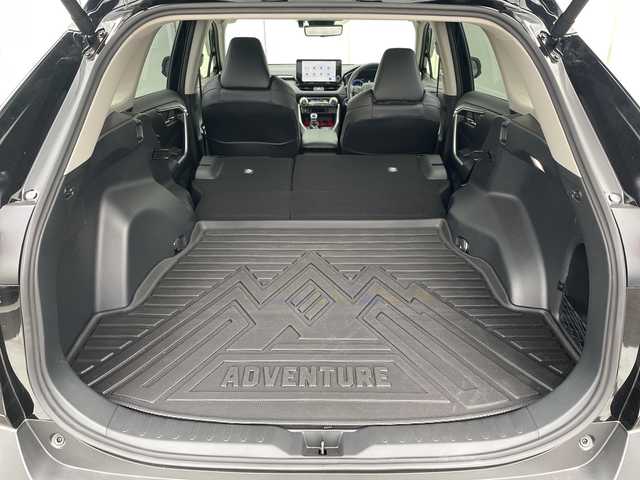 トヨタ ＲＡＶ４ アドベンチャー オフロードPKGⅡ 神奈川県 2024(令6)年 1.7万km アティチュードブラックマイカ 純正ディスプレイオーディオ/Bluetooth/AppleCarPlay/AndroidAuto/追従式クルーズコントロール/全周囲カメラ/純正ドライブレコーダー/電動リアゲート/パワーシート/シートヒーター/エアシート/ステアリングヒーター/ルーフレール/ETC2.0/LEDヘッドライト/フォグランプ/オートブレーキホールド/ダウンヒルアシストコントロール/オートマチックハイビーム/コーナーセンサー/リフトアップ/横滑り防止装置/レーンキープアシスト/純正フロアマット/純正アルミホイール/盗難防止装置/カーテンエアバック