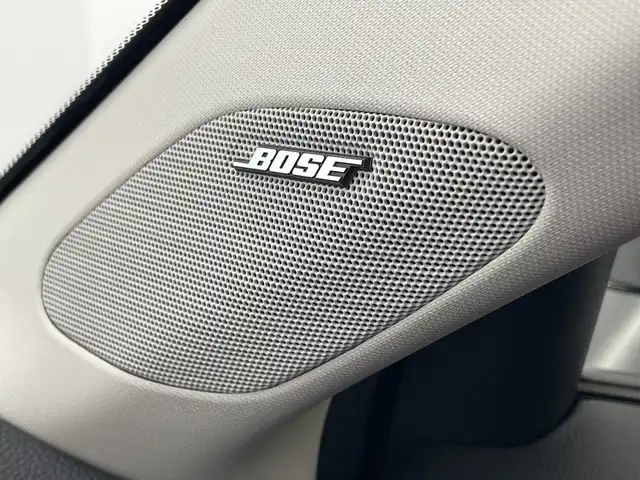 ホンダ ＺＲ－Ｖ ハイブリッド e:HEV Z 群馬県 2023(令5)年 1.5万km プラチナホワイトパール 純正９型ナビ　ＢＯＳＥサウンド　バックカメラ　ワイヤレス充電　アダクティブクルーズコントロール　電動リアゲート　パドルシフト　レザーシート　前席シートヒーター　ＥＴＣ２．０　ＬＥＤライト　禁煙車