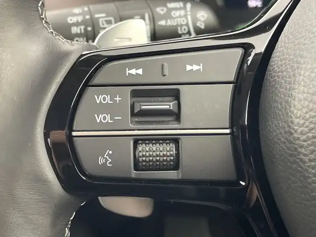 ホンダ ＺＲ－Ｖ ハイブリッド e:HEV Z 群馬県 2023(令5)年 1.5万km プラチナホワイトパール 純正９型ナビ　ＢＯＳＥサウンド　バックカメラ　ワイヤレス充電　アダクティブクルーズコントロール　電動リアゲート　パドルシフト　レザーシート　前席シートヒーター　ＥＴＣ２．０　ＬＥＤライト　禁煙車