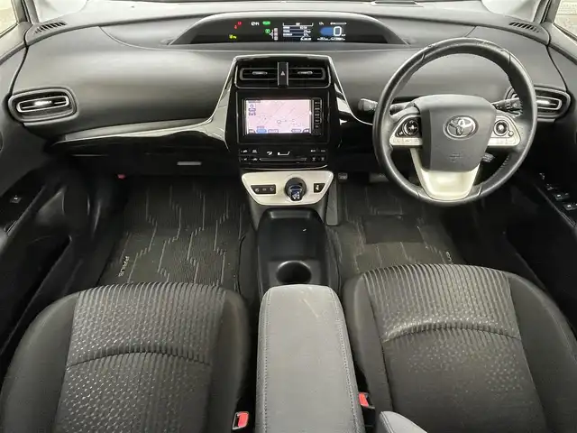 トヨタ プリウス Sセーフティプラス 岐阜県 2017(平29)年 13万km シルバーM (株)IDOMが運営する【じしゃロン多治見店】の自社ローン専用車両になります。こちらは現金またはオートローンご利用時の価格です。自社ローンご希望の方は別途その旨お申付け下さい。/プリうクラッシュセーフティ/全車速追従機能付クルーズコントロール/レーンディパーチャーアラート（ステアリング制御付）/オートマチックハイビーム/インテリジェントクリアランスソナー/インテリジェントパーキングアシスト/カラーヘッドアップディスプレイ/LEDヘッドライト/LEDフォグランプ/純正ＳＤナビゲーション/Bluetooth・AUX・ワンセグ/バックカメラ/社外３６０°ドライブレコーダー