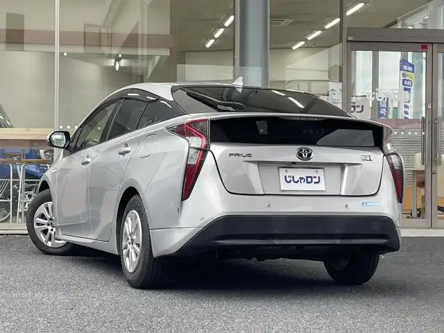 トヨタ プリウス Sセーフティプラス 岐阜県 2017(平29)年 13万km シルバーM (株)IDOMが運営する【じしゃロン多治見店】の自社ローン専用車両になります。こちらは現金またはオートローンご利用時の価格です。自社ローンご希望の方は別途その旨お申付け下さい。/プリうクラッシュセーフティ/全車速追従機能付クルーズコントロール/レーンディパーチャーアラート（ステアリング制御付）/オートマチックハイビーム/インテリジェントクリアランスソナー/インテリジェントパーキングアシスト/カラーヘッドアップディスプレイ/LEDヘッドライト/LEDフォグランプ/純正ＳＤナビゲーション/Bluetooth・AUX・ワンセグ/バックカメラ/社外３６０°ドライブレコーダー