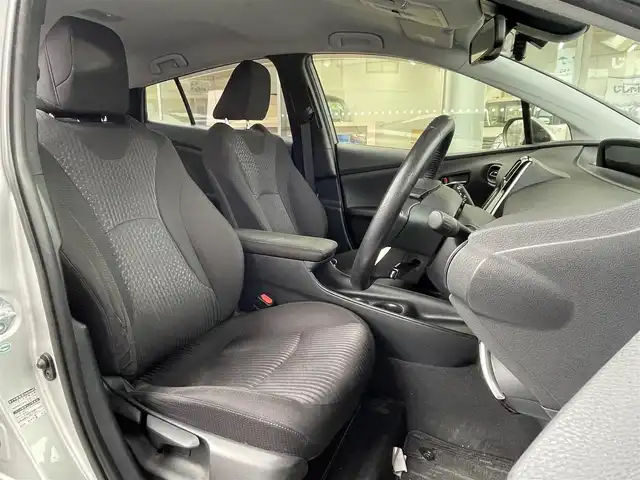 トヨタ プリウス Sセーフティプラス 岐阜県 2017(平29)年 13万km シルバーM (株)IDOMが運営する【じしゃロン多治見店】の自社ローン専用車両になります。こちらは現金またはオートローンご利用時の価格です。自社ローンご希望の方は別途その旨お申付け下さい。/プリうクラッシュセーフティ/全車速追従機能付クルーズコントロール/レーンディパーチャーアラート（ステアリング制御付）/オートマチックハイビーム/インテリジェントクリアランスソナー/インテリジェントパーキングアシスト/カラーヘッドアップディスプレイ/LEDヘッドライト/LEDフォグランプ/純正ＳＤナビゲーション/Bluetooth・AUX・ワンセグ/バックカメラ/社外３６０°ドライブレコーダー