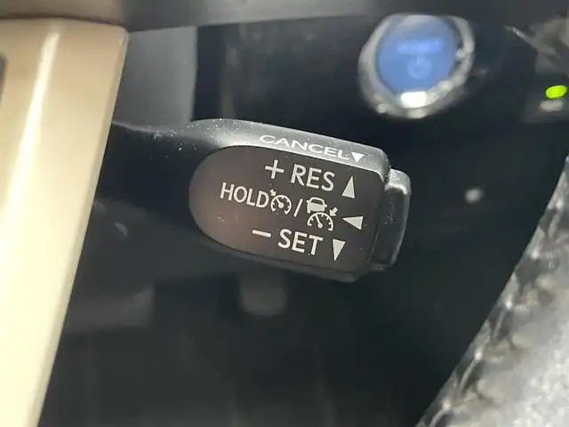 トヨタ プリウス Sセーフティプラス 岐阜県 2017(平29)年 13万km シルバーM (株)IDOMが運営する【じしゃロン多治見店】の自社ローン専用車両になります。こちらは現金またはオートローンご利用時の価格です。自社ローンご希望の方は別途その旨お申付け下さい。/プリうクラッシュセーフティ/全車速追従機能付クルーズコントロール/レーンディパーチャーアラート（ステアリング制御付）/オートマチックハイビーム/インテリジェントクリアランスソナー/インテリジェントパーキングアシスト/カラーヘッドアップディスプレイ/LEDヘッドライト/LEDフォグランプ/純正ＳＤナビゲーション/Bluetooth・AUX・ワンセグ/バックカメラ/社外３６０°ドライブレコーダー